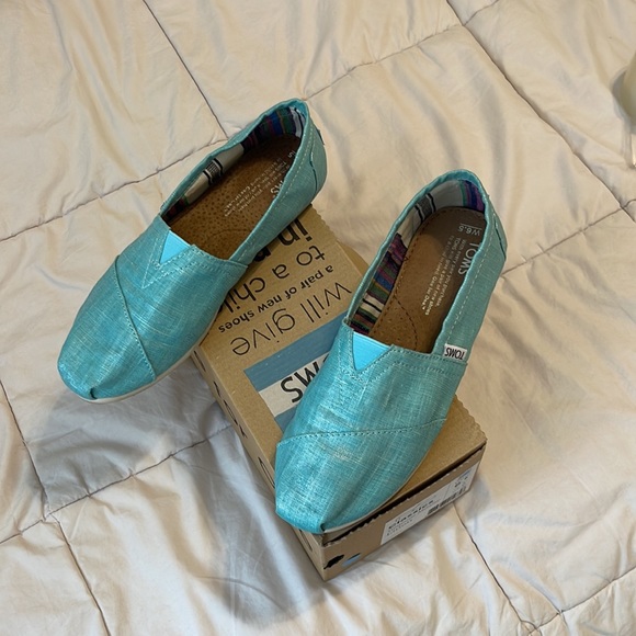 Toms - Picture 2 of 2